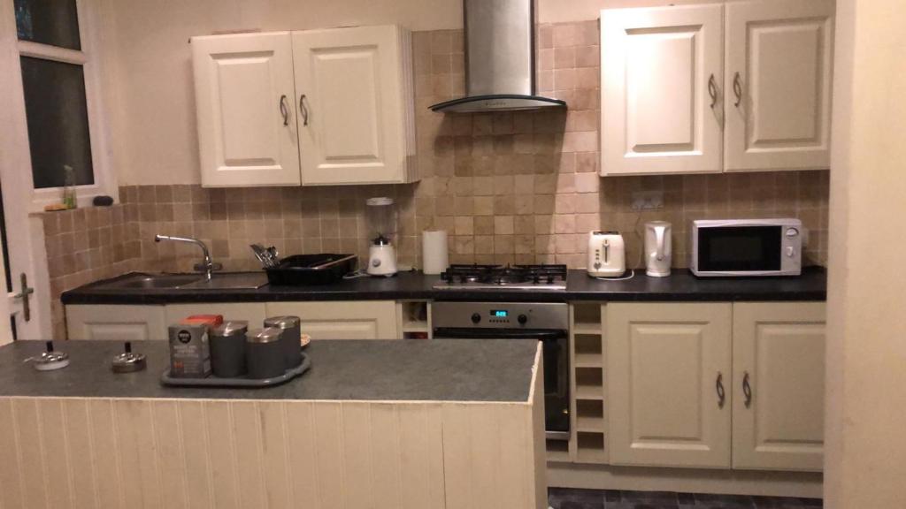OPENSHAW HOLIDAY HOUSE