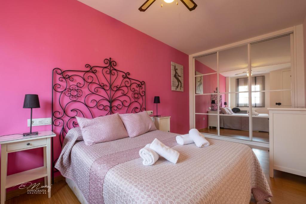 A bed or beds in a room at Apartamentos Mérida Center