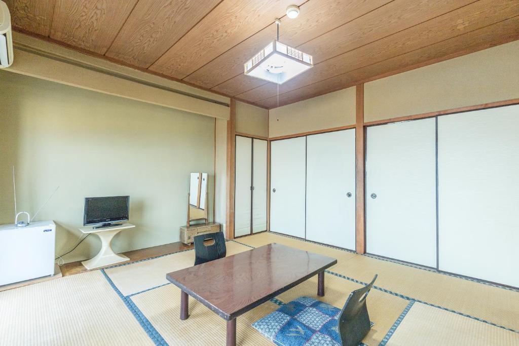 Tabist Miyoshi Ryokan Odawara Manazuru - Japanese-Style Triple Room With Shared Bathroom - Smoking