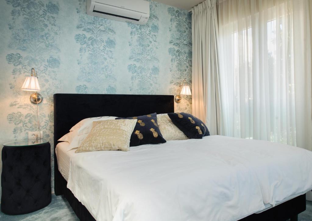 Posteľ alebo postele v izbe v ubytovaní Boban Luxury Suites