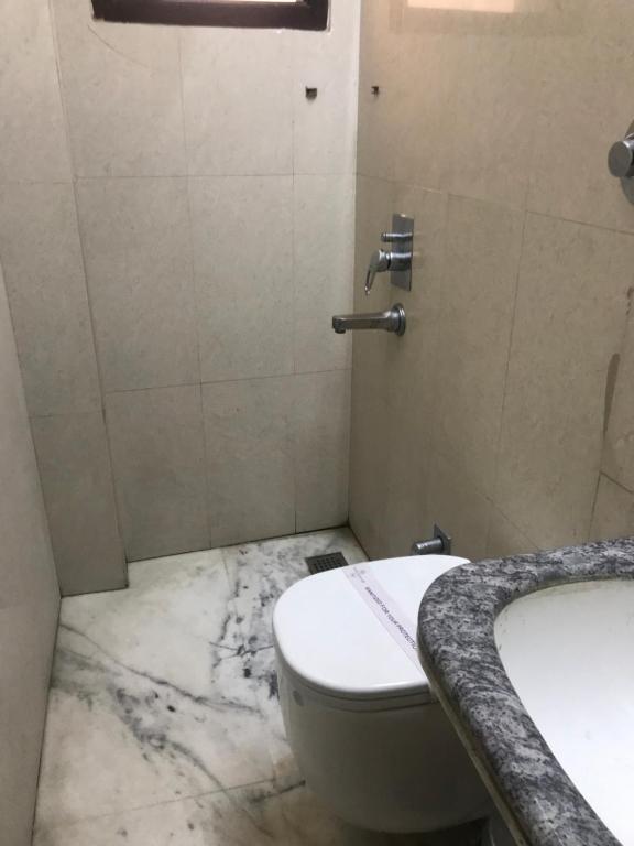 Koupelna v ubytování Leela Residency