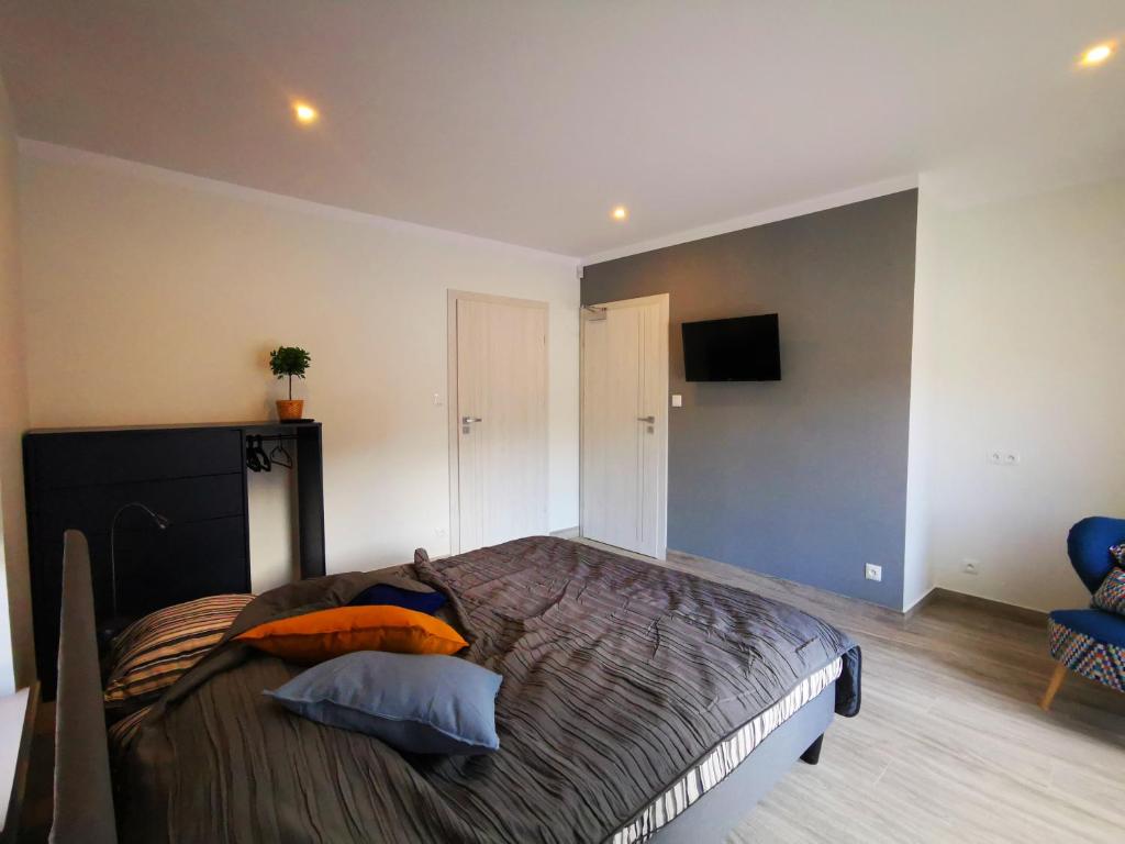 Posteľ alebo postele v izbe v ubytovaní Apartamenty EverySky - Dom Orkana 9