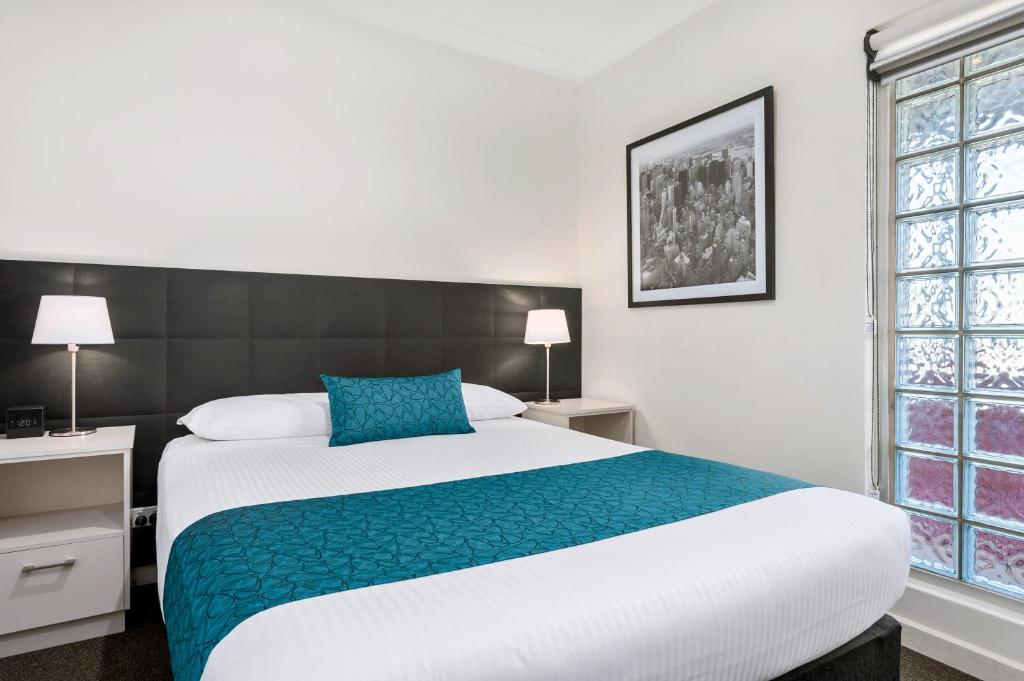 
Standard Queen Room - Main Road, Upstairs
