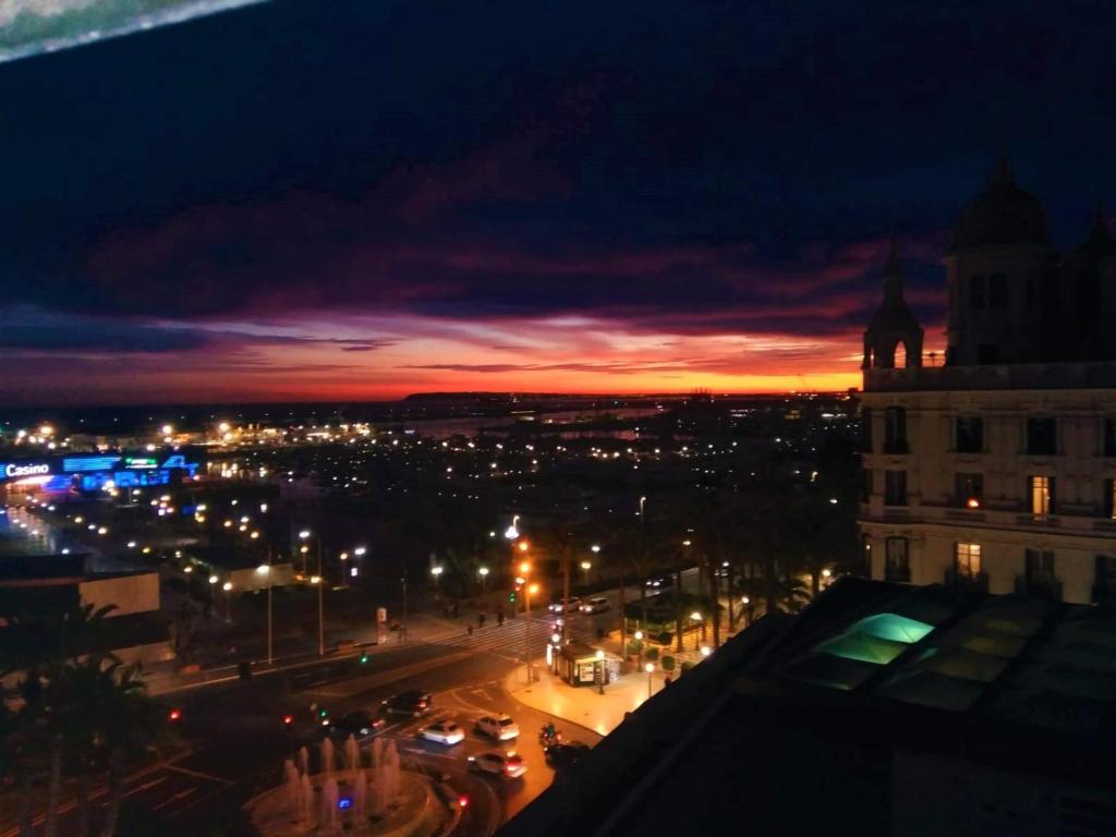 Nespecifikovaný výhled na destinaci Alicante nebo výhled na město při pohledu z ubytování v soukromí
