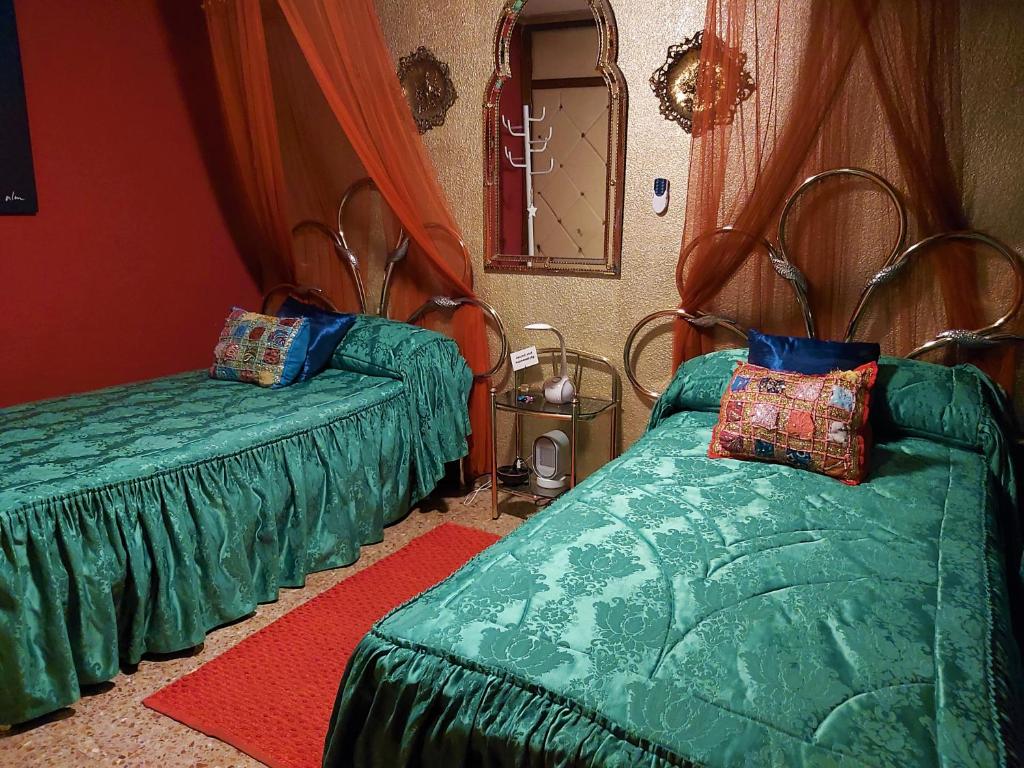 Postel nebo postele na pokoji v ubytování Alicante Room and gayfriendly