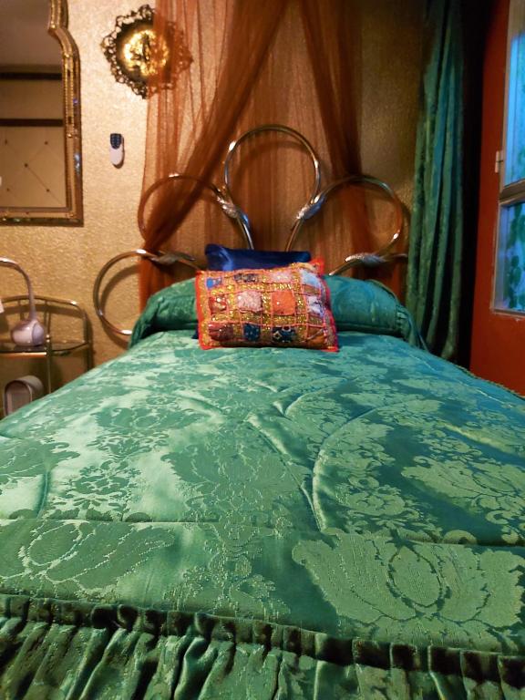 Postel nebo postele na pokoji v ubytování Alicante Room and gayfriendly