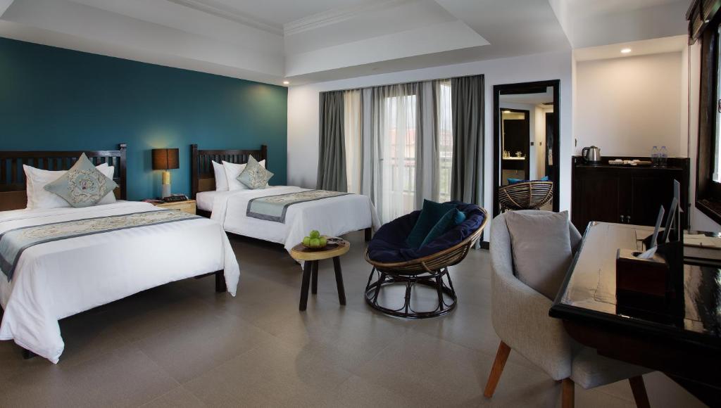 Sokchea Angkor Hotel - 初级套房与阳台