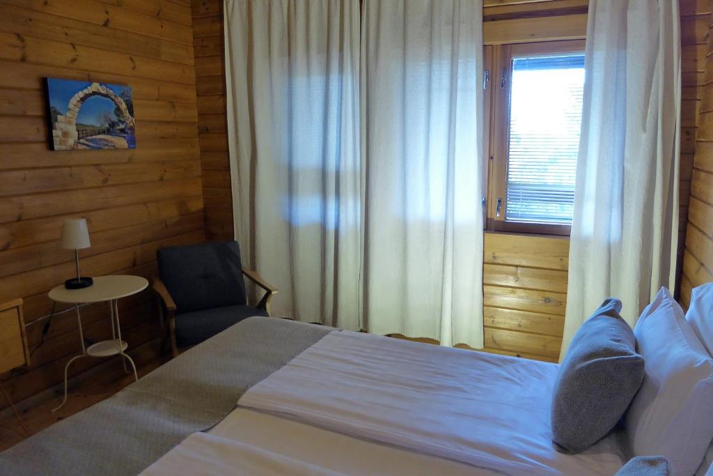 Postel nebo postele na pokoji v ubytování Logos hotel in Yad Hashmona