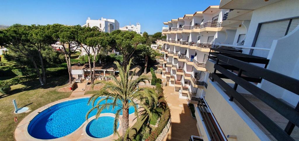 an external view of a building with a swimming pool at Apartamentos Mar-Bel Sol in Vilamoura