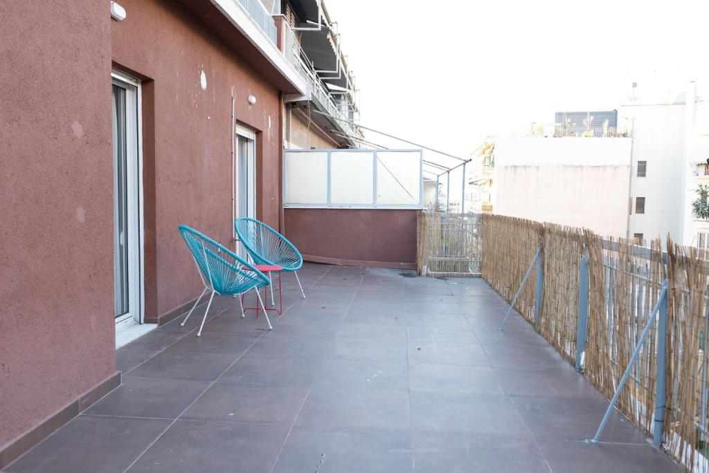 A balcony or terrace at So Athens - Stylish 2 bedroom flat