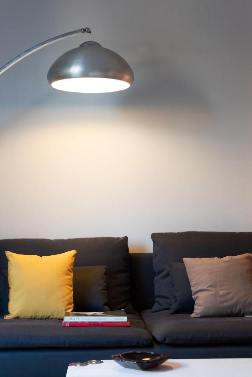 A seating area at So Athens - Stylish 2 bedroom flat