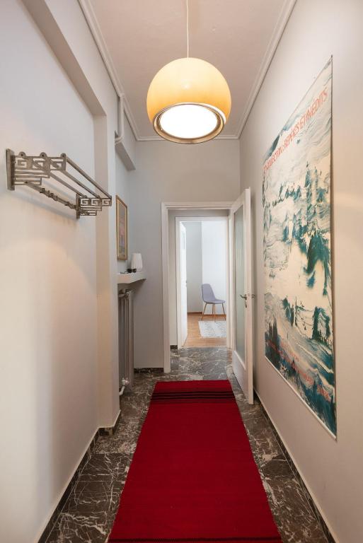 A bed or beds in a room at So Athens - Stylish 2 bedroom flat