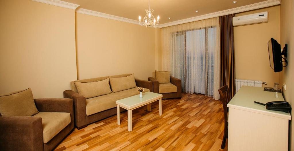 TV a/nebo společenská místnost v ubytování Kobuleti Pearl Of Sea Hotel & Spa