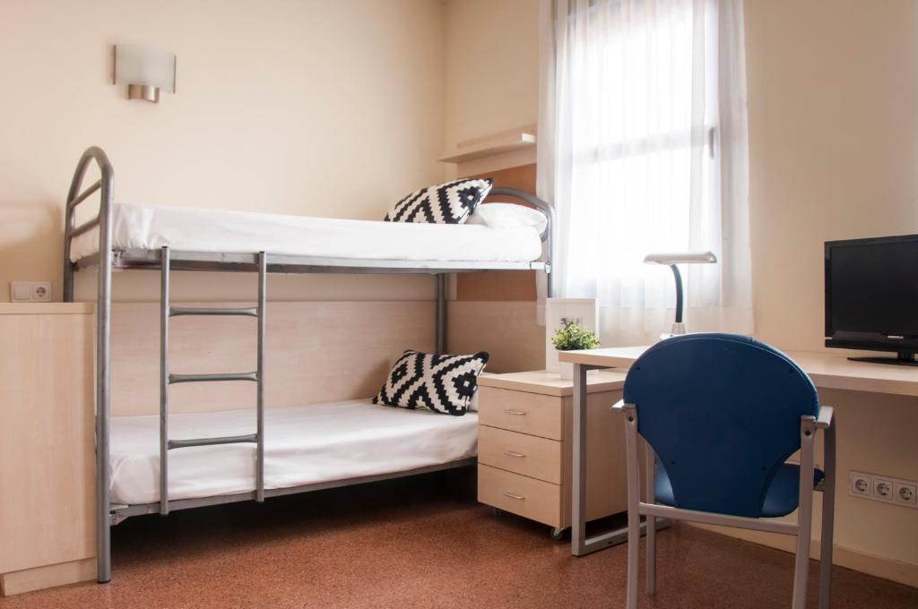 Postel nebo postele na pokoji v ubytování Residencia Universitaria Resa Blas De Otero