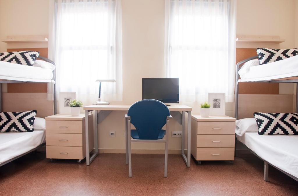 Postel nebo postele na pokoji v ubytování Residencia Universitaria Resa Blas De Otero