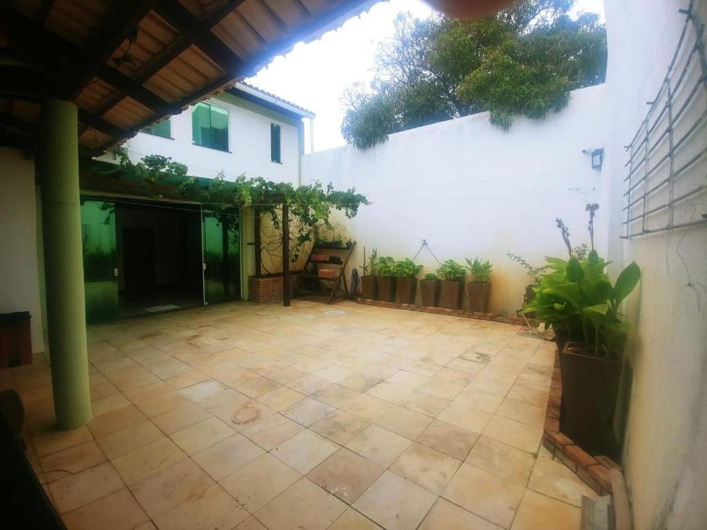  Luxo e Sofisticação à 800 mts da Praia de Atalaia!
