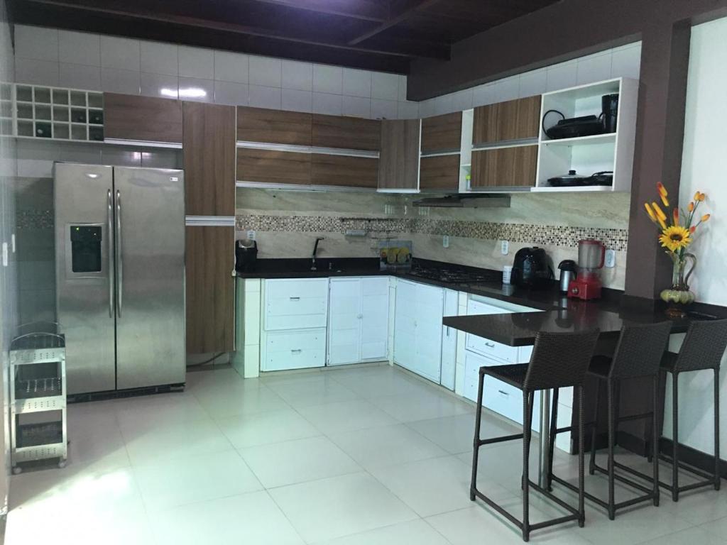  Luxo e Sofisticação à 800 mts da Praia de Atalaia!