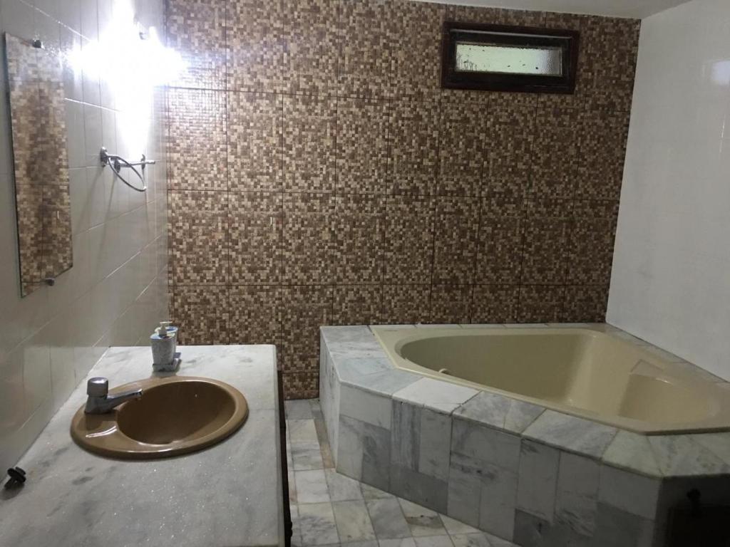 Luxo e Sofisticação à 800 mts da Praia de Atalaia!