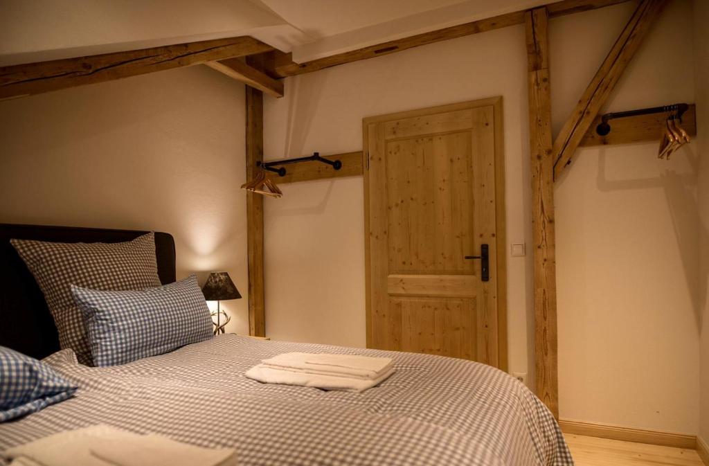 Tempat tidur dalam kamar di Chalet Sonnenbichl
