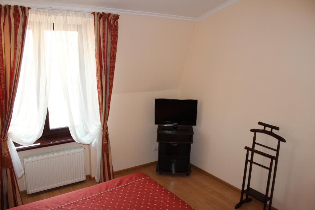 TV a/nebo společenská místnost v ubytování Domus Hotel-1