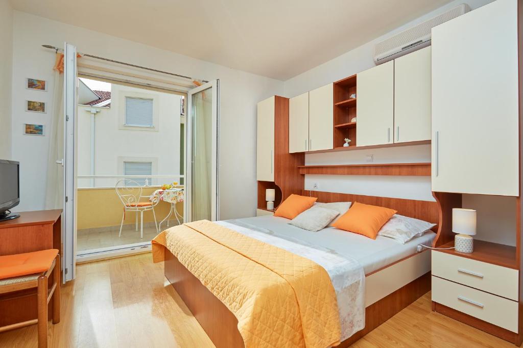 Posteľ alebo postele v izbe v ubytovaní Apartments Zelic Tucepi