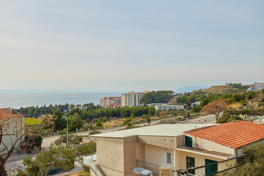 Apartments Zelic Tucepi - Estudio Con Balcón