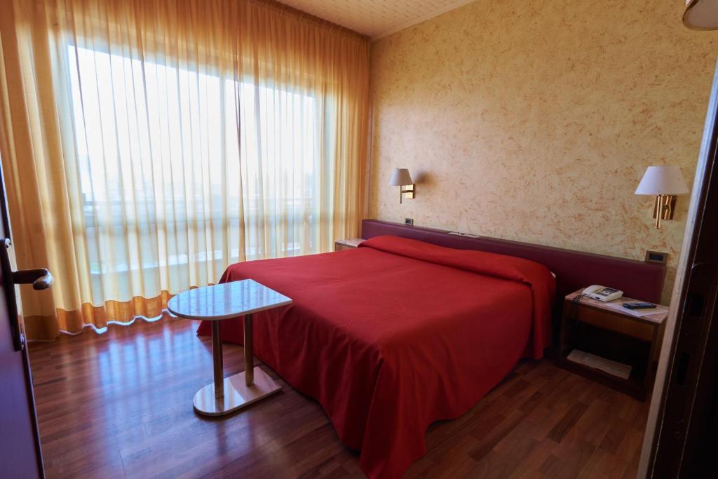 Postel nebo postele na pokoji v ubytování Hotel Atlantic