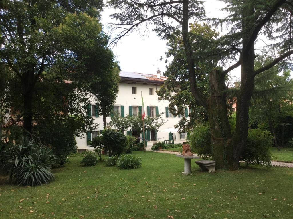 Vonkajšia záhrada v ubytovaní Casa Ariis