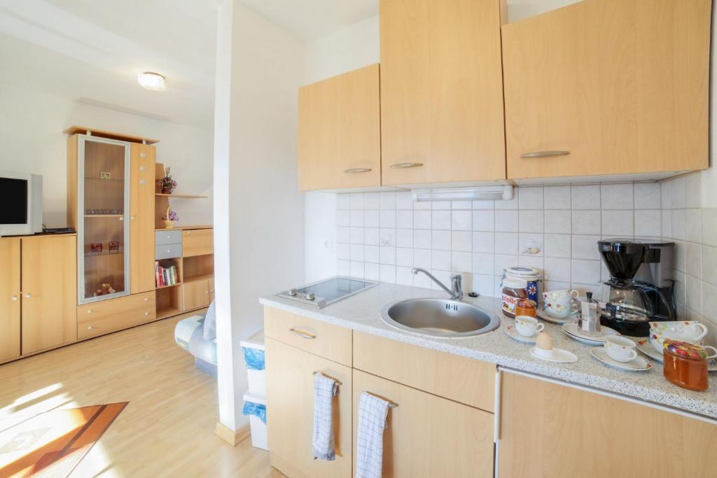 Kuchnia lub aneks kuchenny w obiekcie Strickerhof Appartment 1