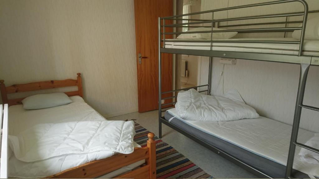 Postel nebo postele na pokoji v ubytování Örtagården