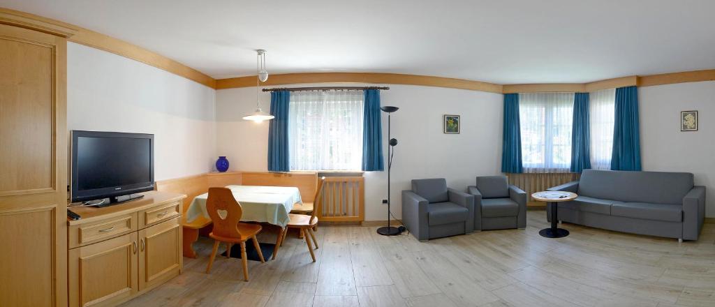Telewizja i/lub zestaw kina domowego w obiekcie Casa Roder by Garni Snaltnerhof