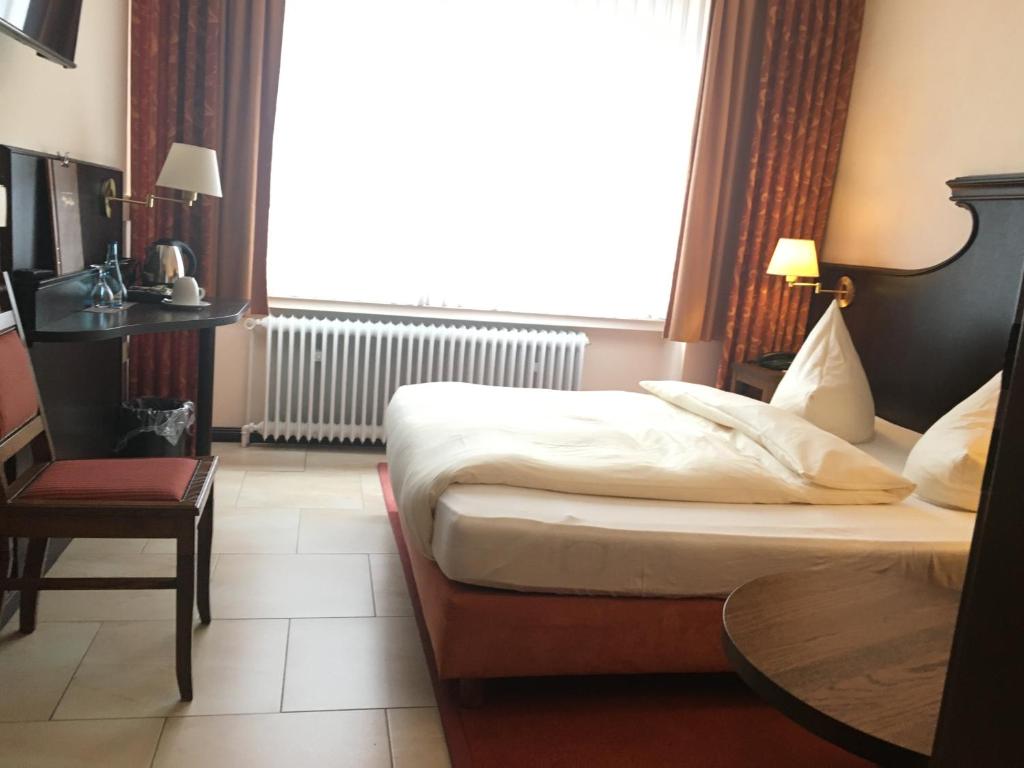Postel nebo postele na pokoji v ubytování Altes Gasthaus Kuhr - Hotel & Restaurant