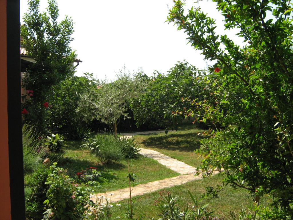 Ogród w obiekcie Apartmani Mirjana Umag