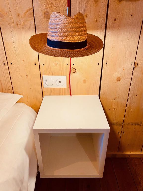 Postel nebo postele na pokoji v ubytování Hôtel Le Caillebotis