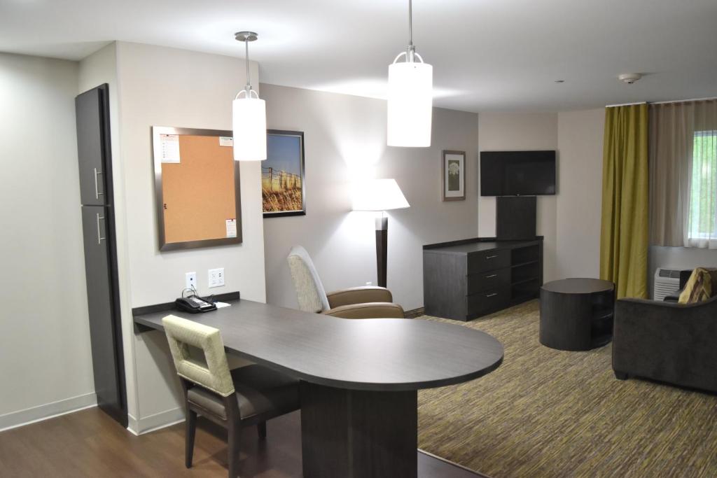 Candlewood Suites Independence, an IHG Hotel - 