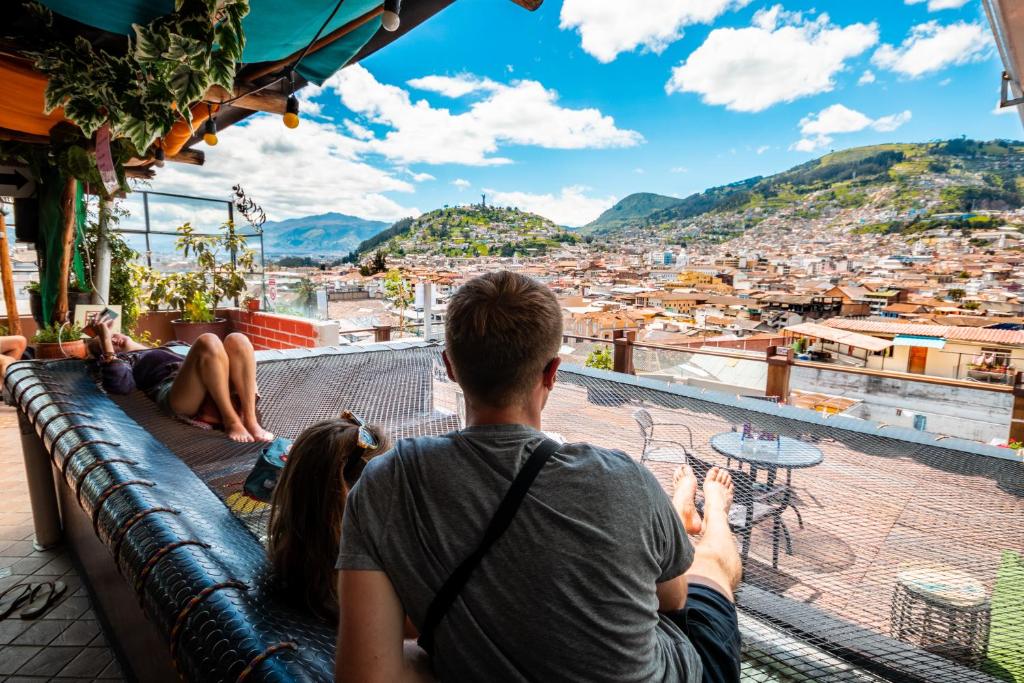 Nespecifikovaný výhled na hory nebo výhled na hory při pohledu z hostelu