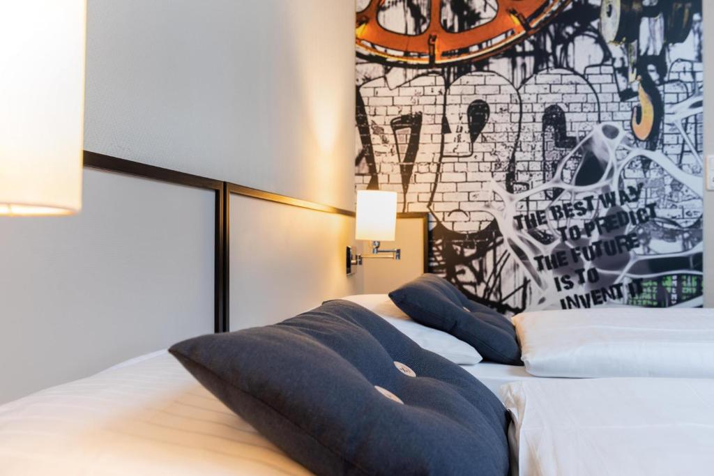 Postel nebo postele na pokoji v ubytování Seminaris Hotel Lüneburg