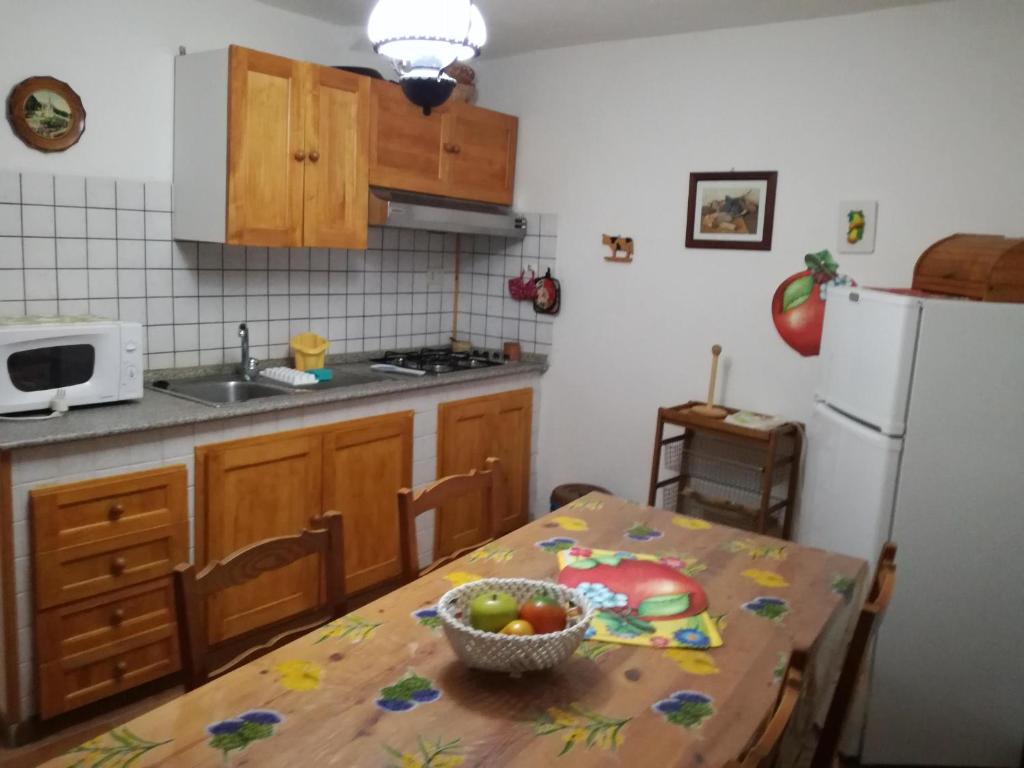 a kitchen with a table with a bowl of fruit on it at Casa Marisa in Bibbiena