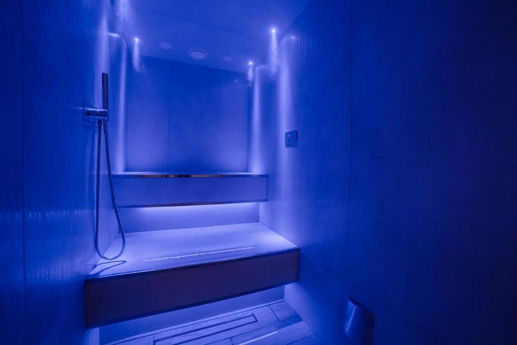Postel nebo postele na pokoji v ubytování Hotel Ambassador