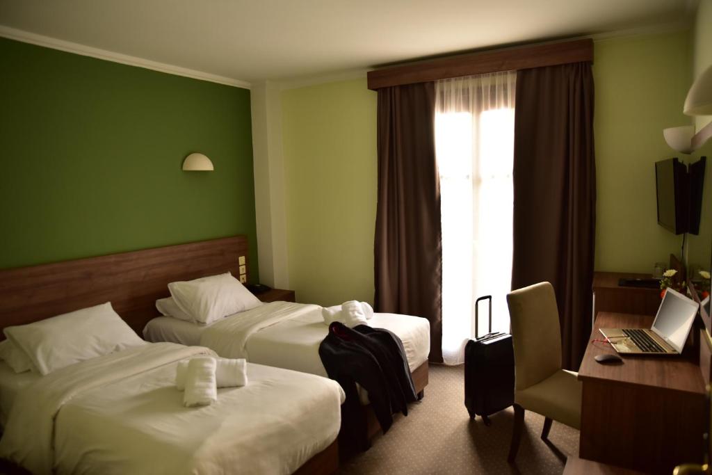 Postel nebo postele na pokoji v ubytování Mont Helmos Hotel
