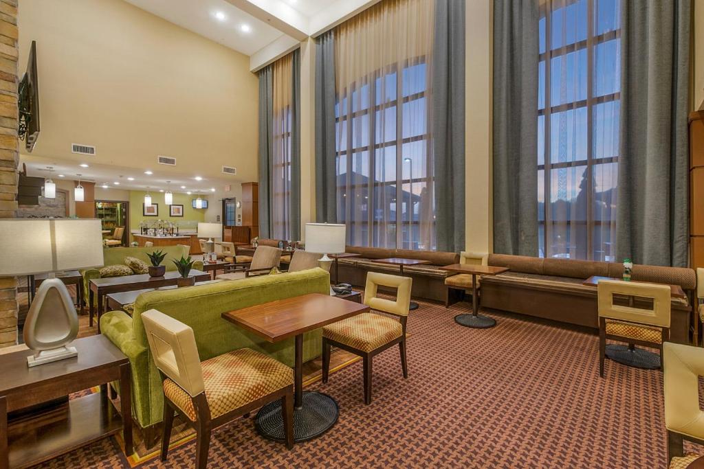 Posezení v ubytování Staybridge Suites Longview by IHG