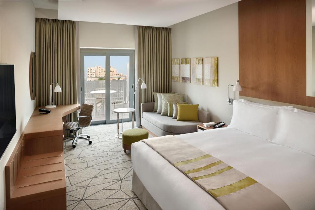 Postel nebo postele na pokoji v ubytování Holiday Inn & Suites - Dubai Festival City by IHG