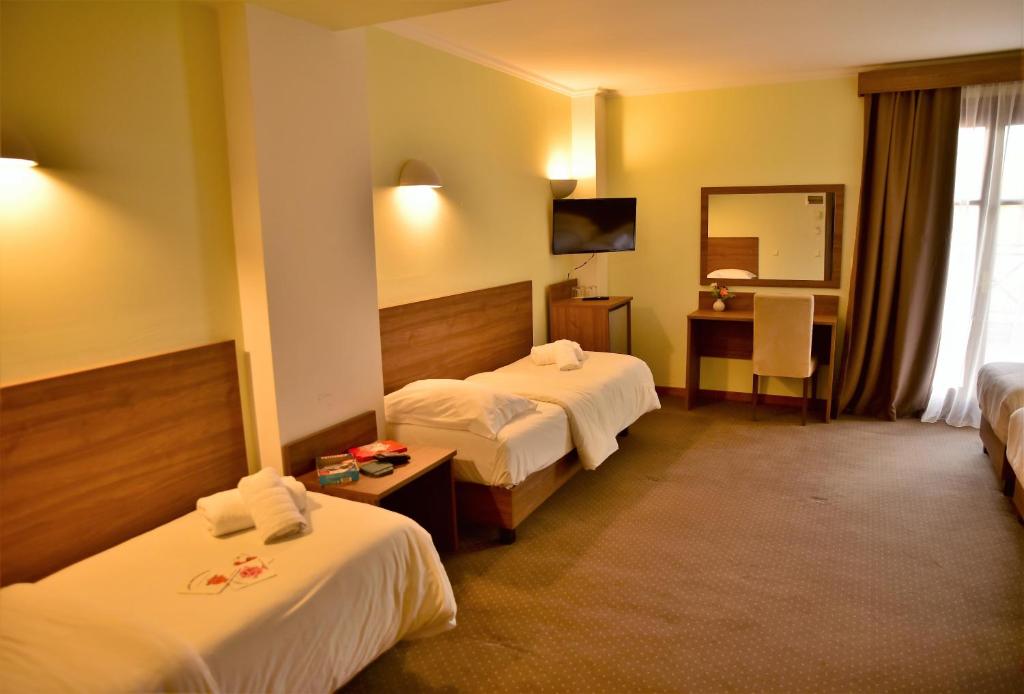 Postel nebo postele na pokoji v ubytování Mont Helmos Hotel