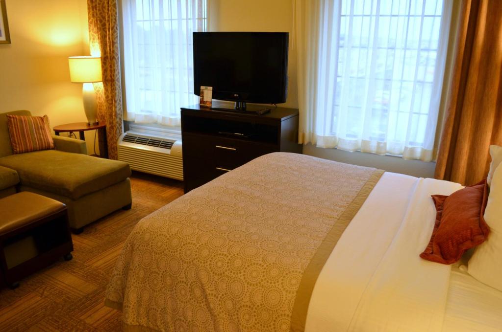 TV a/nebo společenská místnost v ubytování Staybridge Suites Longview by IHG