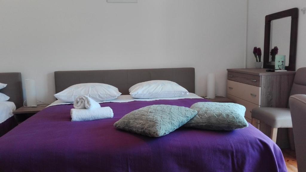 Łóżko lub łóżka w pokoju w obiekcie Apartments Lampalo