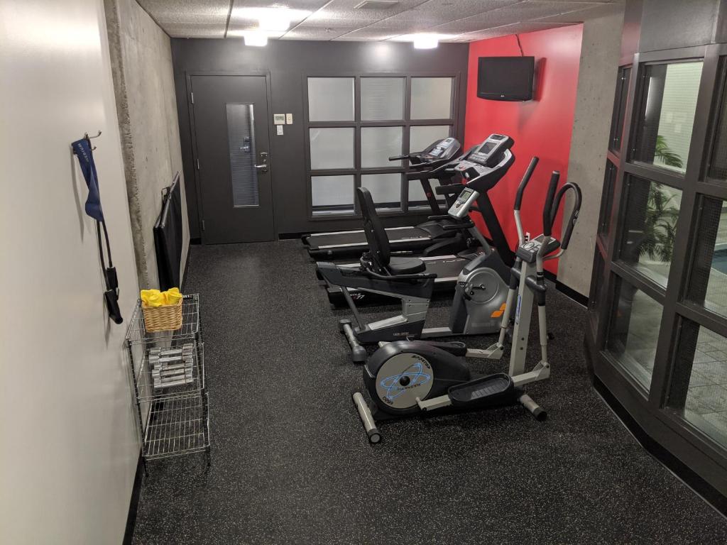 Fitness centrum a/nebo fitness zařízení v ubytování Grand Times Hotel – Aeroport de Quebec