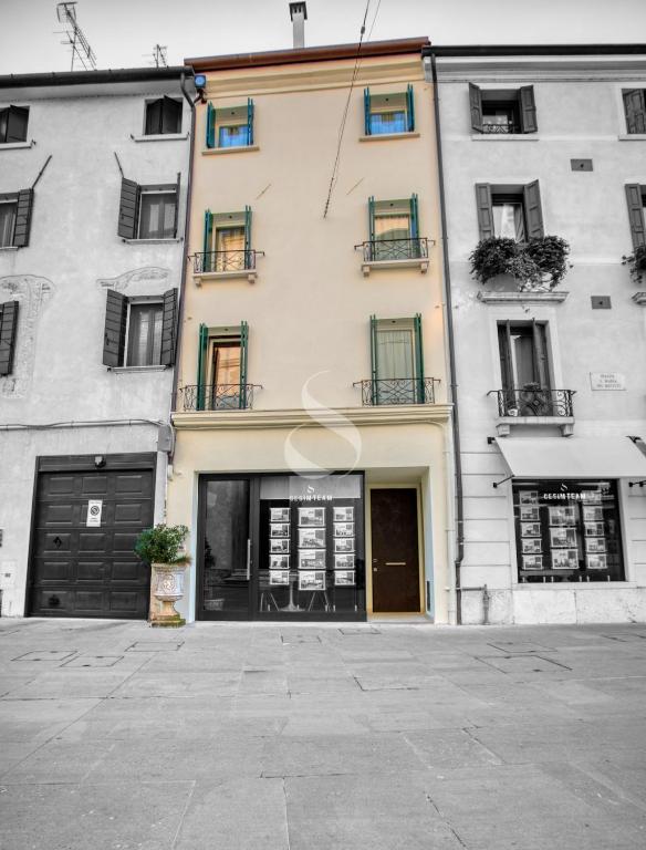 The building in which Az apartmant is located