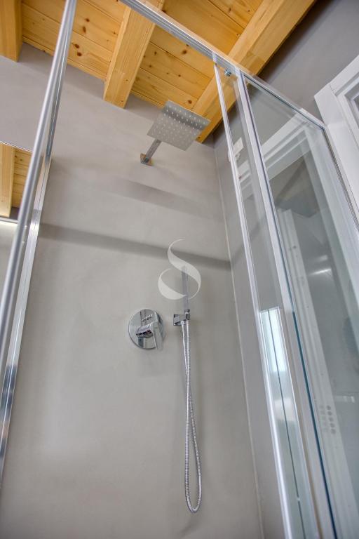 A bathroom at Ca' dei Battuti Apartments