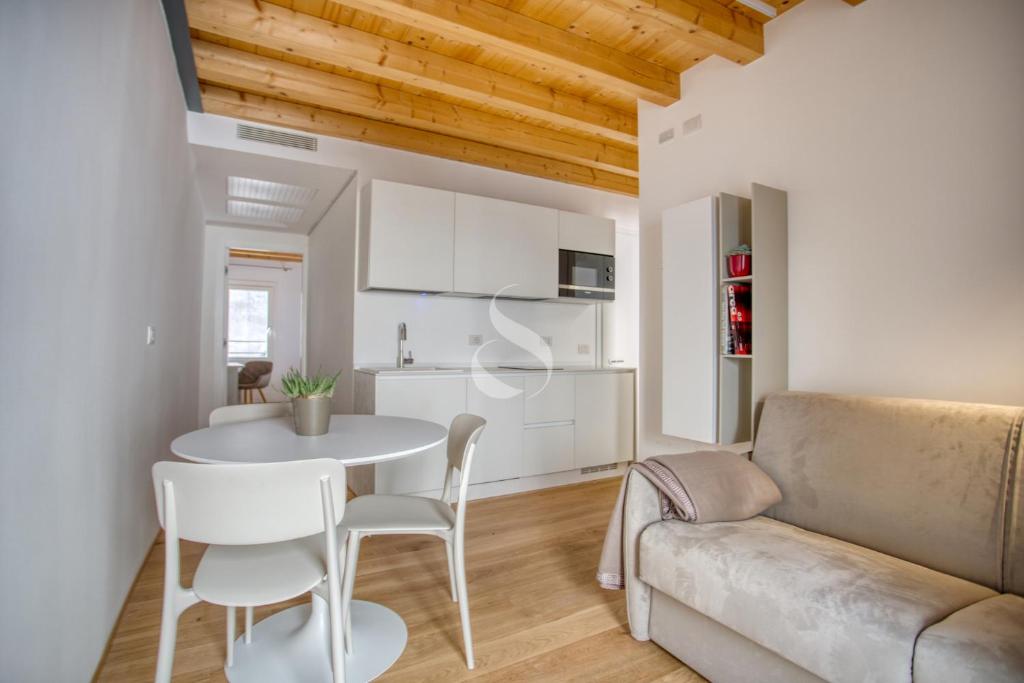 A seating area at Ca' dei Battuti Apartments