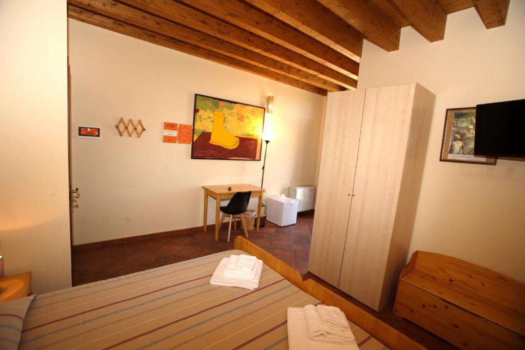 a bedroom with a bed and a desk in a room at Agriturismo Casa Carpanelli in Nonantola